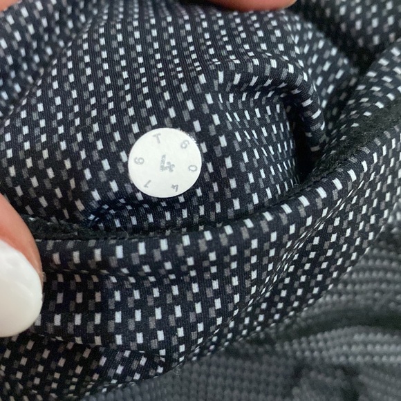 LULULEMON RARE Teeny check white and black!! SIZE 4 FAST FREE 7/8 TIGHT. - Picture 6 of 14